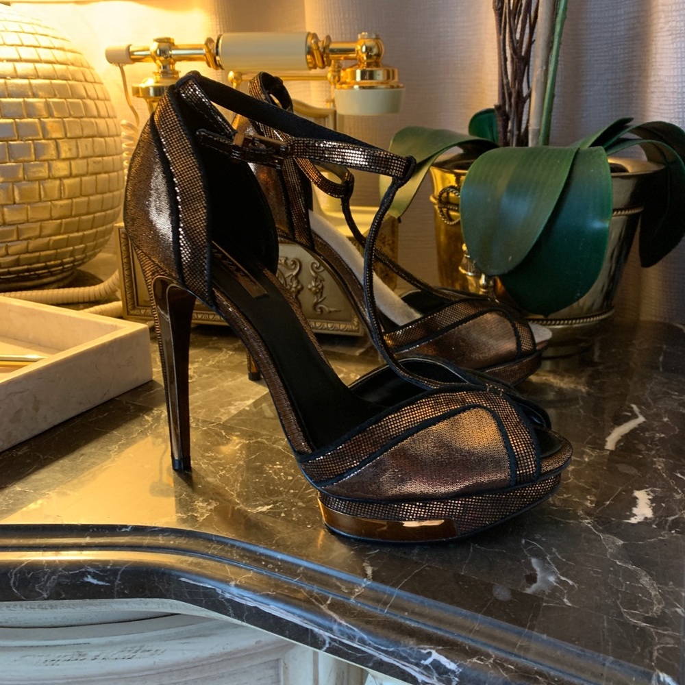 Gorgeous bronze moonlight suede BCBG heels